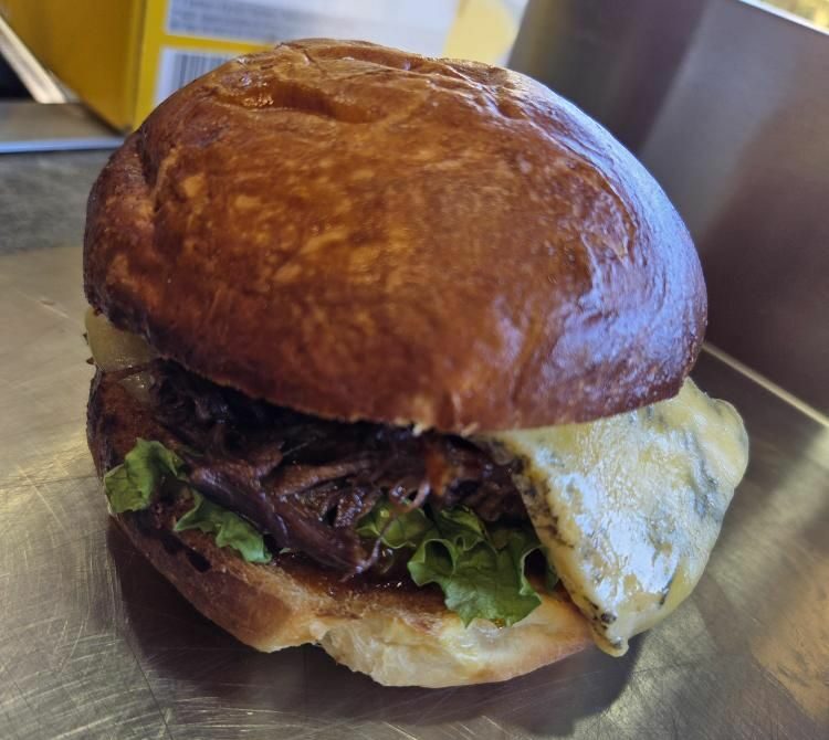 Foodtruck Aux P'tits Cailloux burger du moment mars